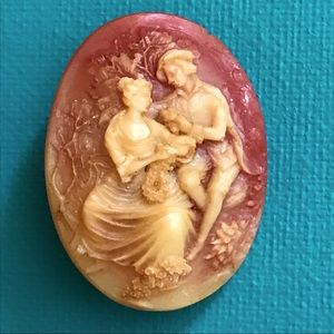 CAMEO BROOCH- Vintage Couple Carved Cameo